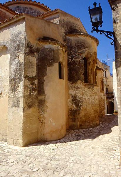 90-Otranto,basilica di San Pietro,26 agosto 1988.jpg